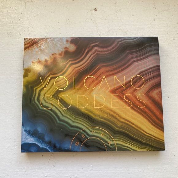 BECCA Volcano Goddess palette BN - Picture 2 of 3